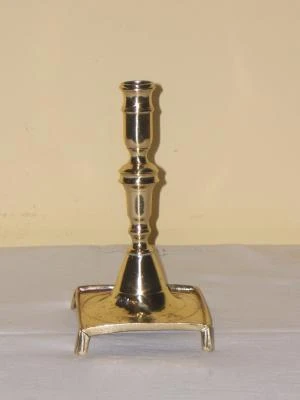 Candelabro antiguo de 4 patas, Iluminación