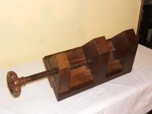 Prensa antigua de madera