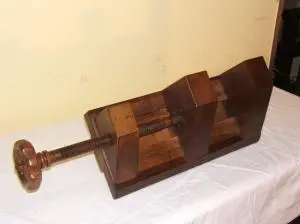 Prensa antigua de madera