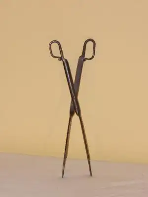 Tenazas de hierro antigua