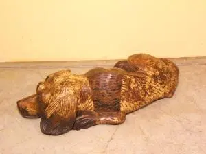 Perro de madera · vista 2/2