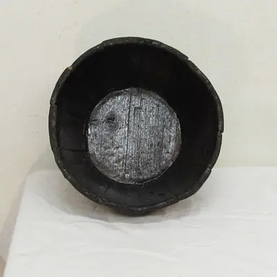 Recipiente de madera antiguo · vista 2/2