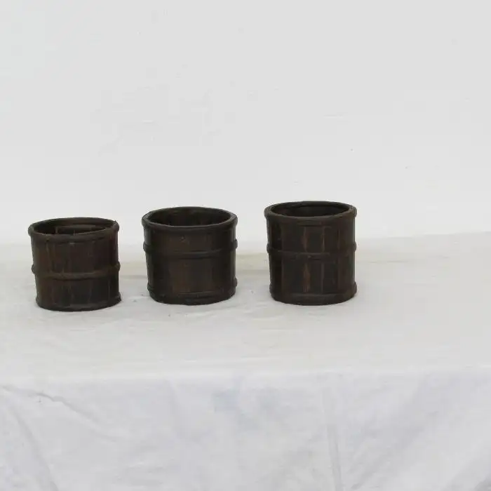 Recipientes antiguos de madera