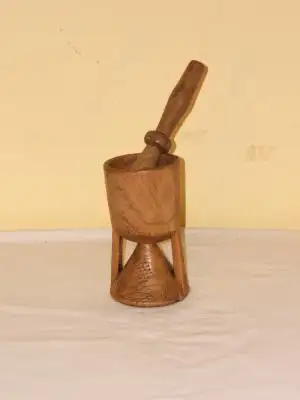 Mortero antiguo de madera