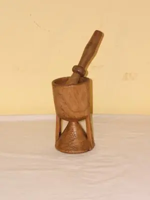 Mortero antiguo de madera