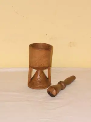 Mortero antiguo de madera · vista 2/2